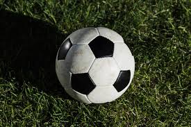 足球爱好者观赛场景